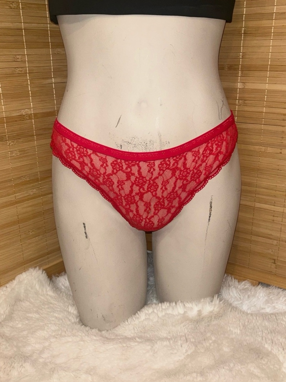 Victoria’s Secret red lace thong panties Y2K from 2013 woman’s medium